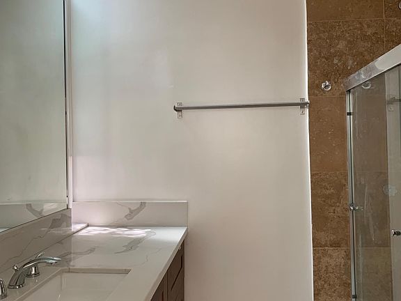 4th image of 1277 Barry Ave APT 2