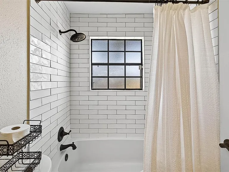 4180 Brentwood Park Cir — Photo 22