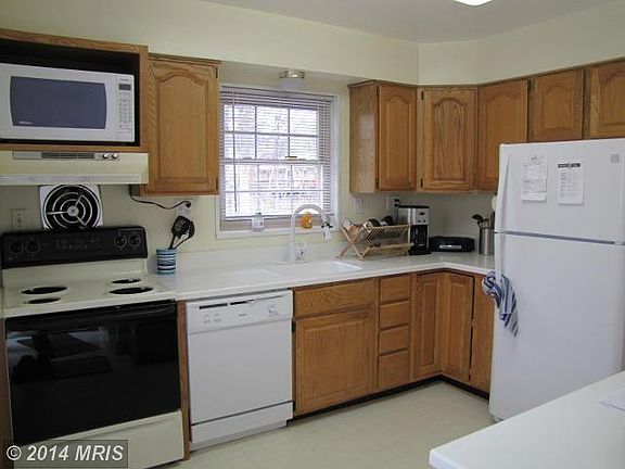 3rd image of 606 S Woodstock St