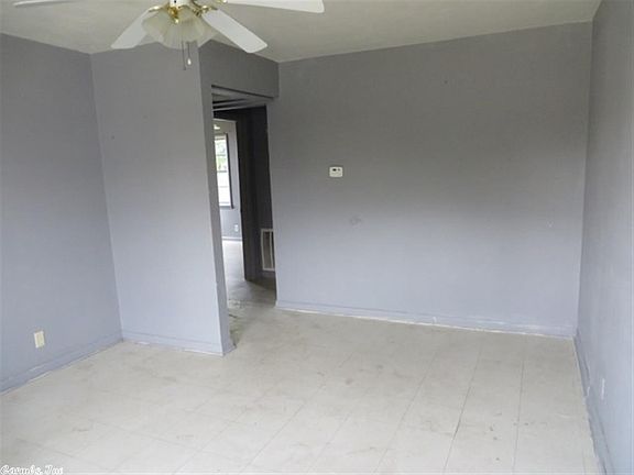 4th image of 909 W 47th St