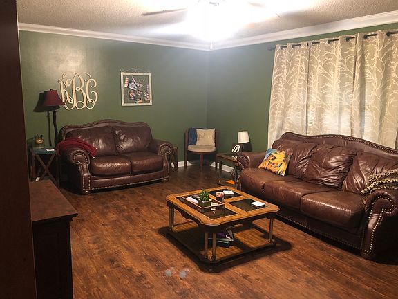 4th image of 711 Camellia Dr
