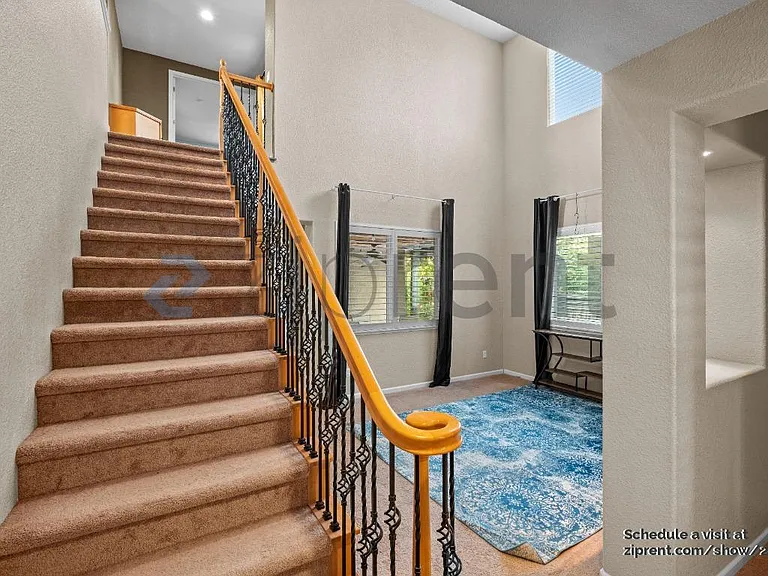 887 Hampton St — Photo 5