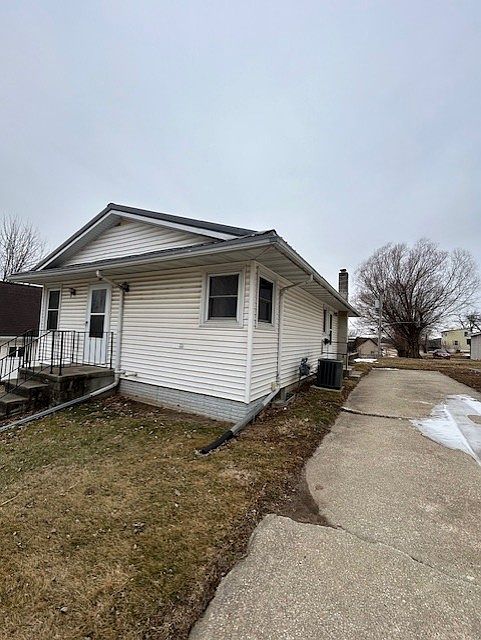2nd image of 707 Harding St