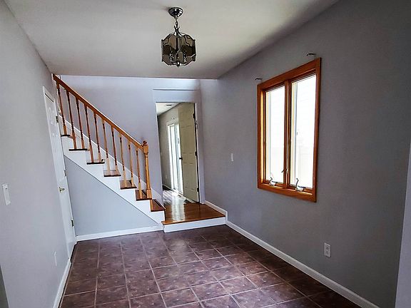 3rd image of 180 Walcott Ave