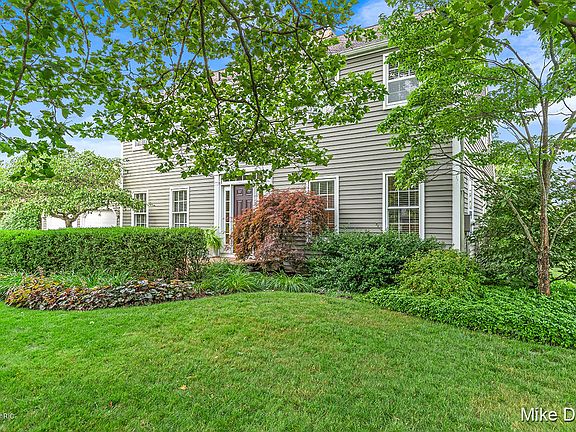 2nd image of 2215 Glen Echo Dr SE