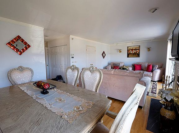 3rd image of 5832 Lincoln Ave Unit A
