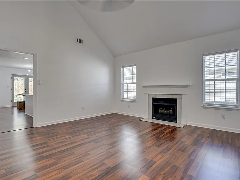 482 Connemara Trl — Photo 9