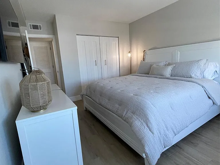 400 Kings Point Dr #1027 — Photo 32