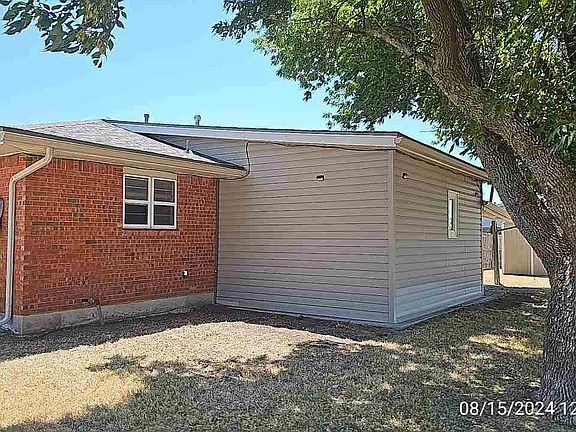 3rd image of 1652 NW 50th St