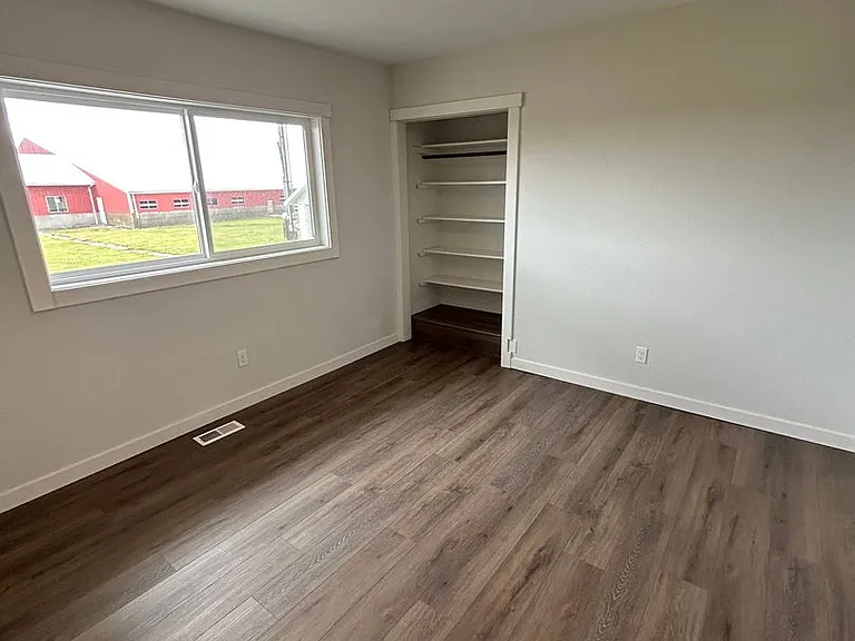 112 H Street Rd — Photo 16