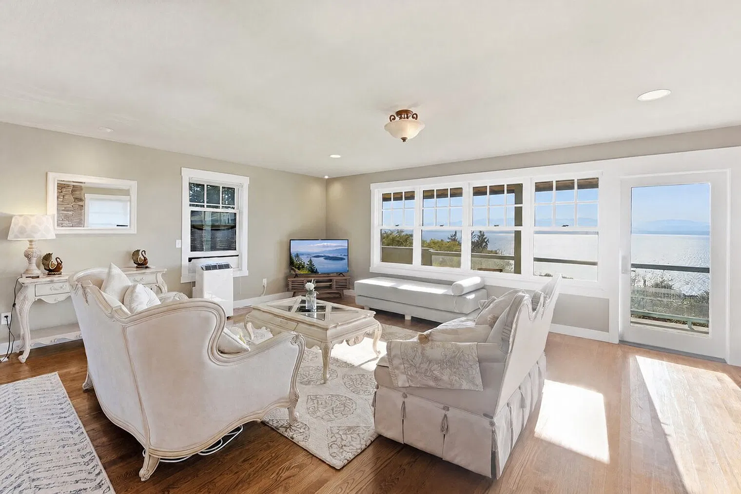 1 bed, 1.0 bath, 904 sqft, $3,903 — Photo 1