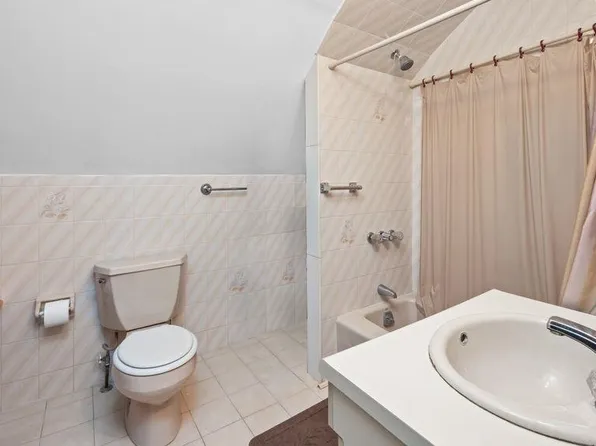 8210 Fort Hamiltn Parkway image 19 of 24