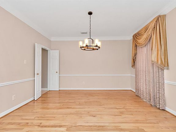 5th image of 2018 Birnam Glen Dr