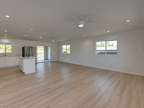 3rd image of 15-1770 12th Ave