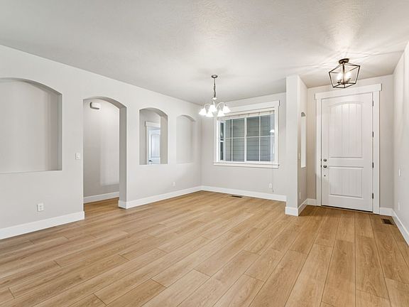 4th image of 891 N Tullshire Way