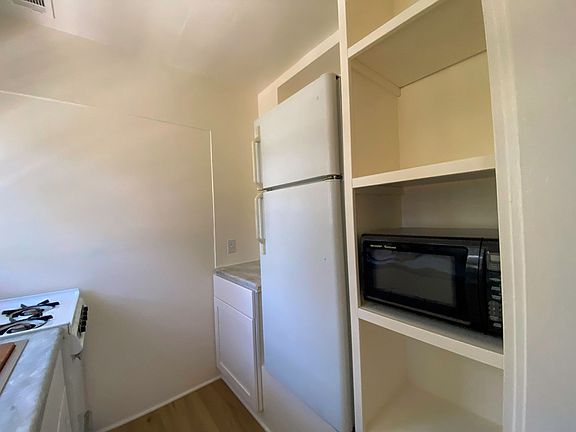 4th image of 125 W Micheltorena St APT B