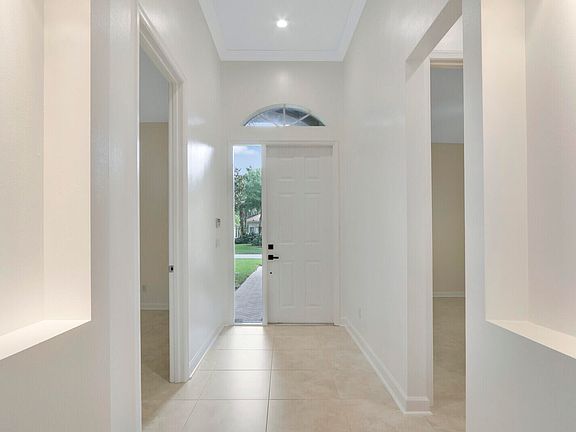 5th image of 7660 Greenbrier Circle