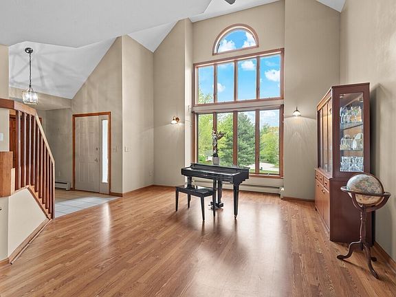 5th image of 29 W Applewood Dr