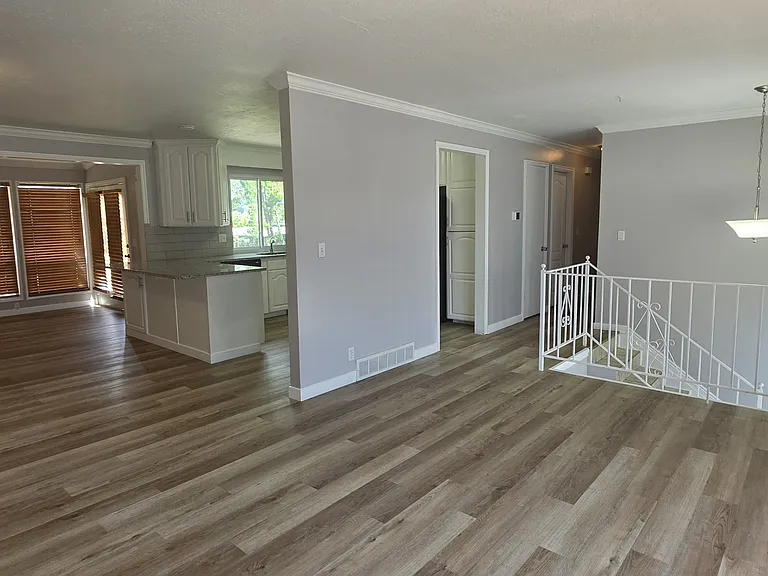 5557 S 2200 W — Photo 7
