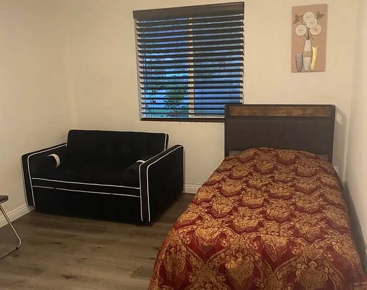 2418 Del Amo Blvd — Photo 23
