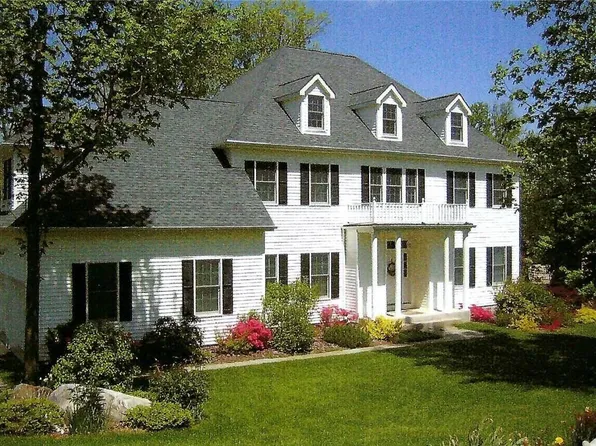 11 Mancini Drive, Yorktown Heights, NY 10598