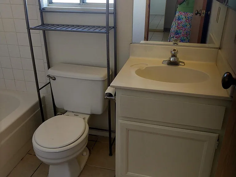 513 E Rolly St — Photo 9