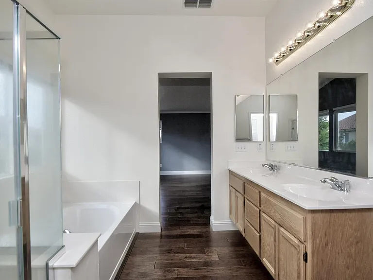 1804 Waterfall Dr — Photo 4