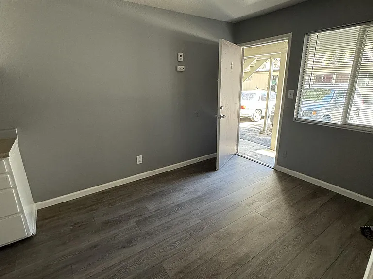 1032 Glenwood Way #4 — Photo 7