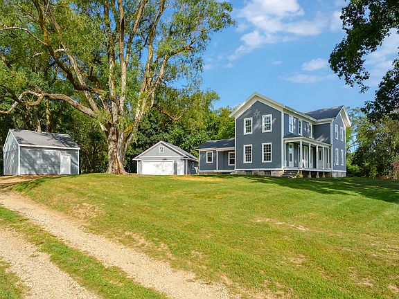 3rd image of 135 Golfview Dr