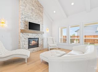 8456 W Meltwater Ln, Eagle, ID 83616