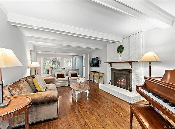 3rd image of 9717 Whitethorn Dr