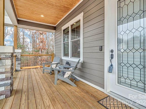 5th image of 14 Cider Hill Ln