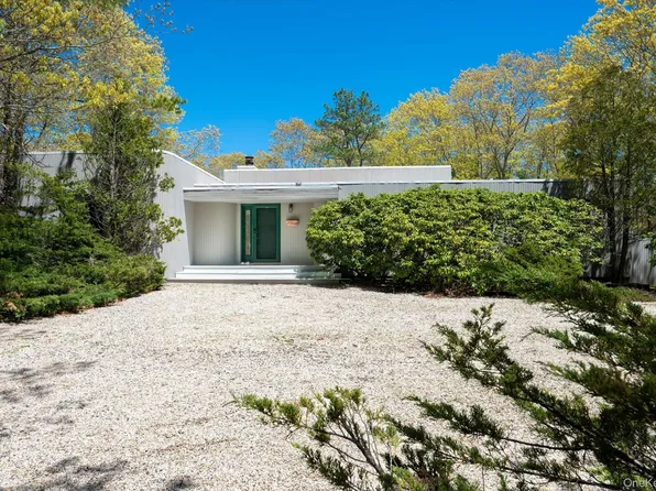 6 Deer Path, Quogue, NY 11959