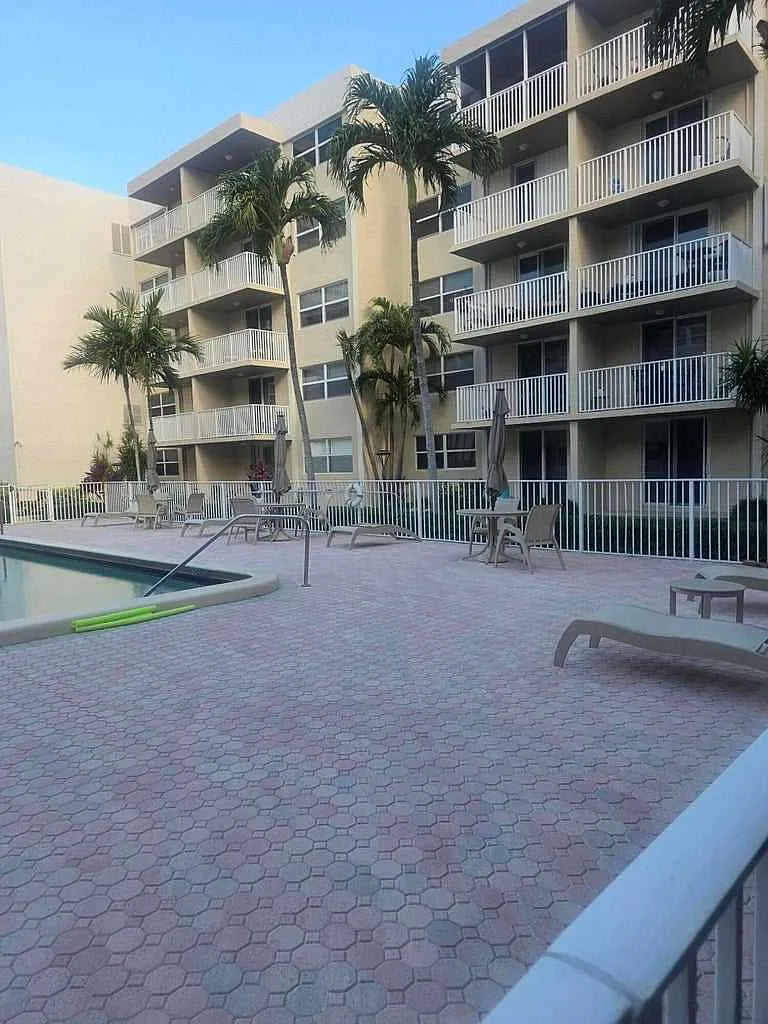 1 bed, 1.5 bath, $2,300 — Photo 1