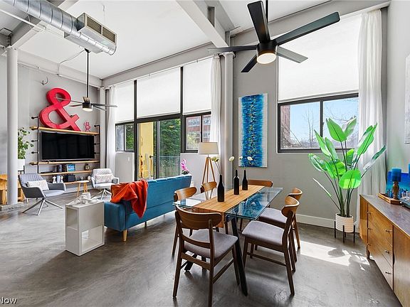3rd image of 8205 Franklin Blvd APT 3