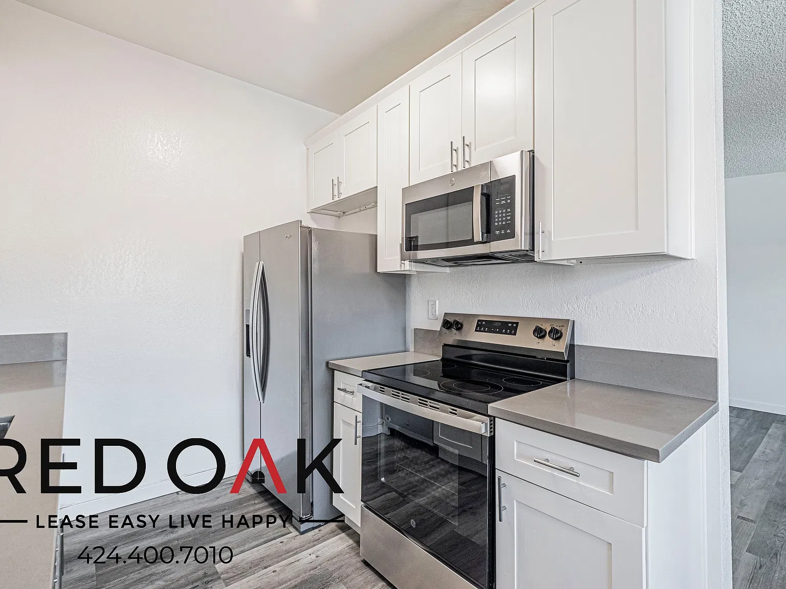 Charming 2-Bed with Air Conditioning, Pool, On-Site Laundry and Parking Included in the Heart of ... — Photo 2