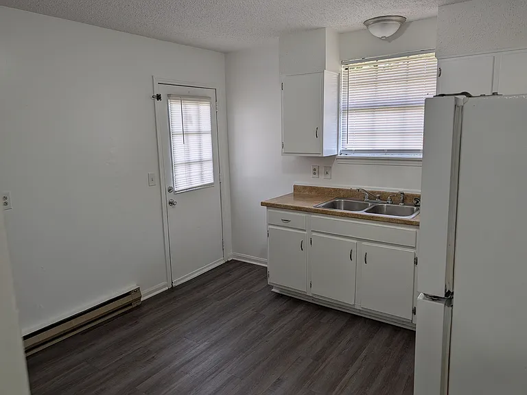 1125 Campbell St — Photo 4