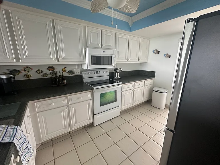 4141 Ocean Dr #403 — Photo 12