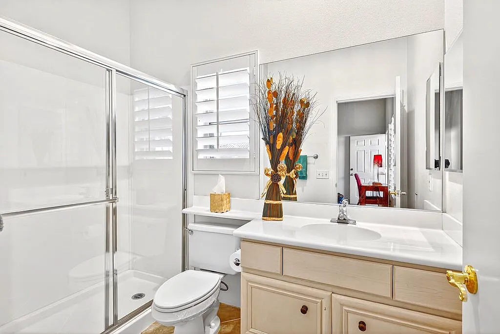 3 bed, 3.0 bath, 2324 sqft, $8,500 — Photo 3