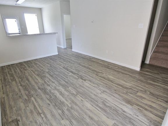 3rd image of 3919 Lexington Manor Ct