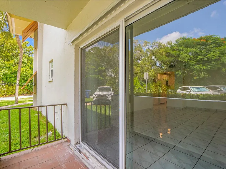9354 SW 77th Ave #I1 — Photo 36