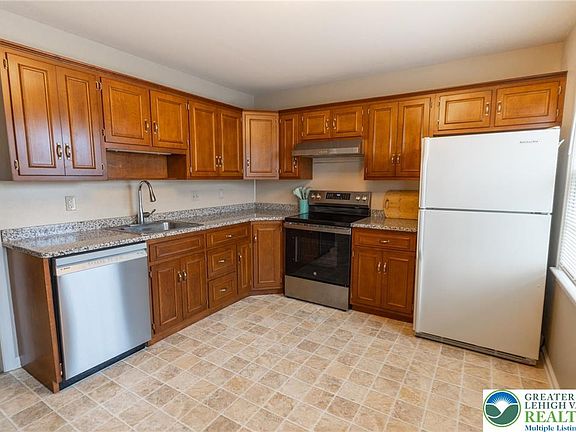 5th image of 1049 Barnside Rd