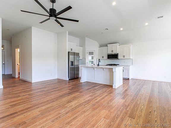 3rd image of 10948 S 271st East Ave