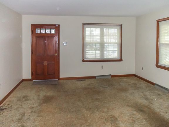 2nd image of 346 Kane St S