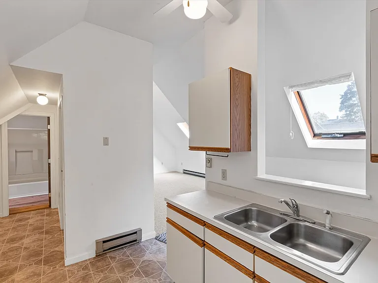 113 Warren St — Photo 7