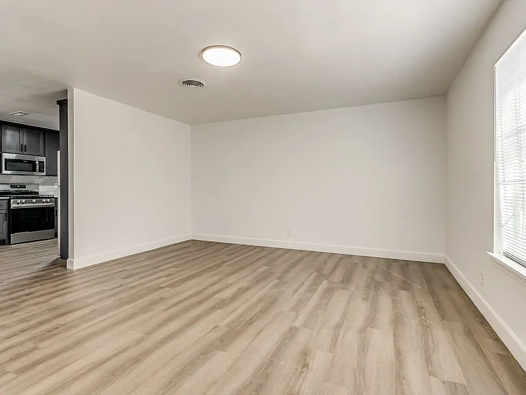 The Elms by ONYX *UNDER NEW MANAGEMENT* Now Offering FREE Prorated Rent! — Photo 36