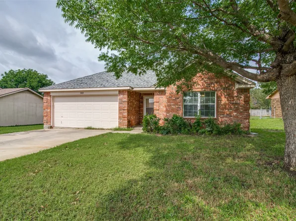 1810 Oak Hill Dr, Corinth, TX 76210