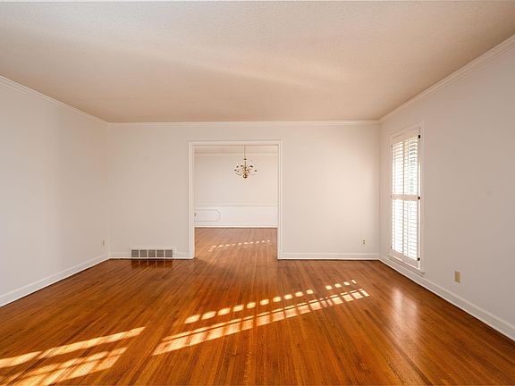 5th image of 1666 Oak Hill Rd
