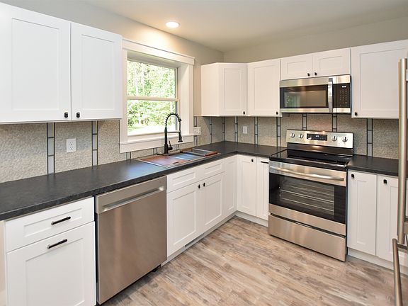 2nd image of 11065 E Ln