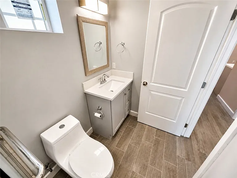7645 Amestoy Ave — Photo 7